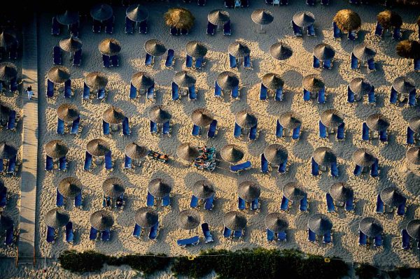 Umbrellas, Chypre - Yann Arthus-Bertrand Photo